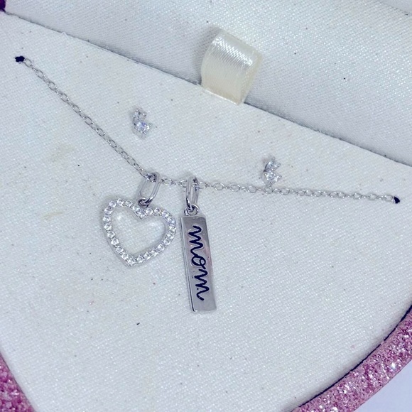 NWT Macy’s Sterling Silver Cubic Zirconia Necklace & Earring Boxed Set - Picture 2 of 4